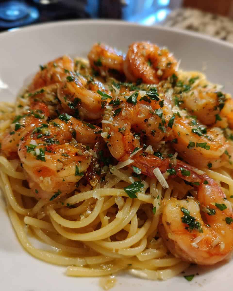 Garlic Butter Shrimp Pasta - detail 2